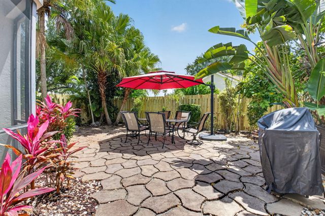 6694 NW 26th Way, Boca Raton, FL 33496