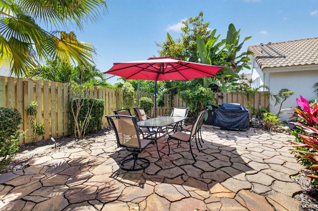 6694 NW 26th Way, Boca Raton, FL 33496