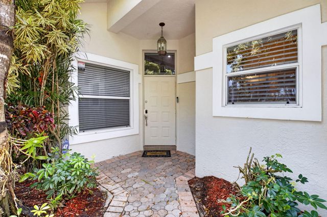 6694 NW 26th Way, Boca Raton, FL 33496