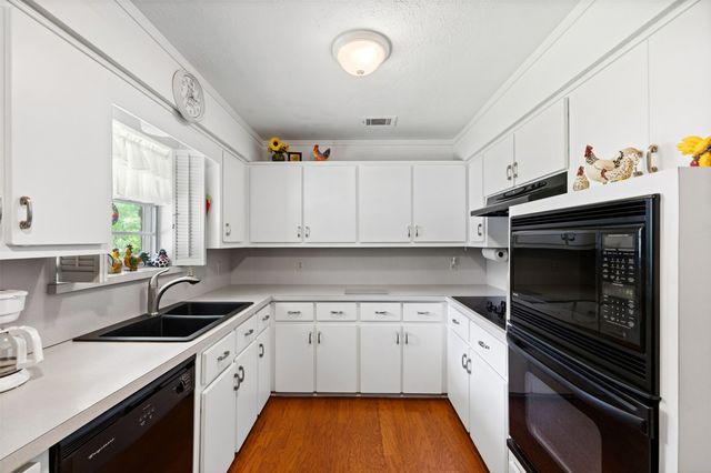 325 Oakwood Drive, Lancaster, TX 75146