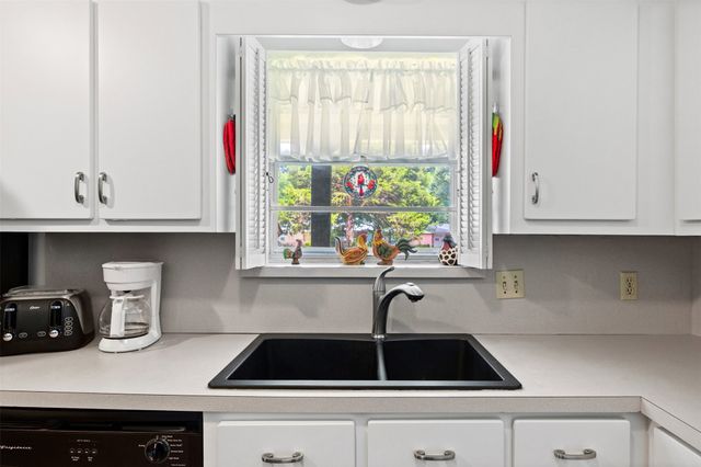 325 Oakwood Drive, Lancaster, TX 75146