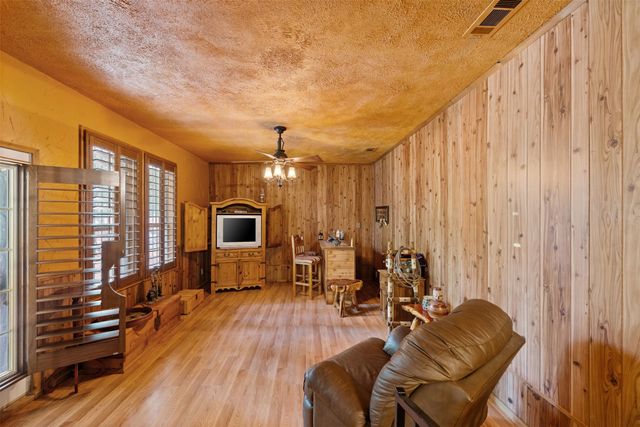 325 Oakwood Drive, Lancaster, TX 75146