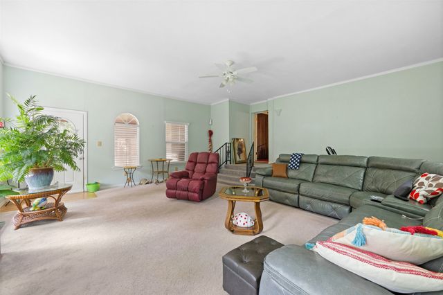 325 Oakwood Drive, Lancaster, TX 75146