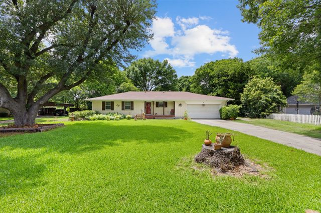 325 Oakwood Drive, Lancaster, TX 75146