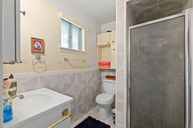 325 Oakwood Drive, Lancaster, TX 75146