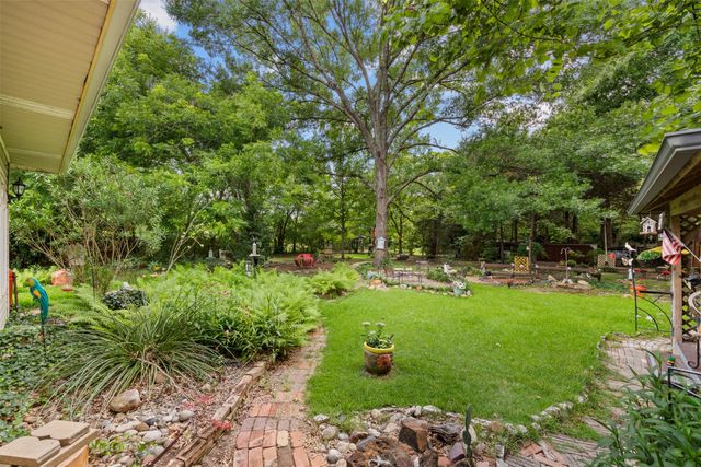 325 Oakwood Drive, Lancaster, TX 75146