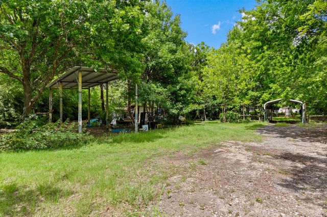 325 Oakwood Drive, Lancaster, TX 75146