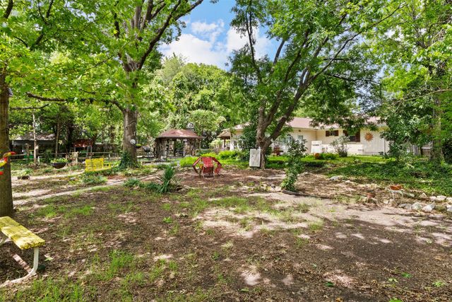 325 Oakwood Drive, Lancaster, TX 75146