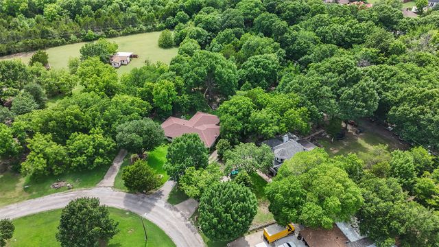 325 Oakwood Drive, Lancaster, TX 75146