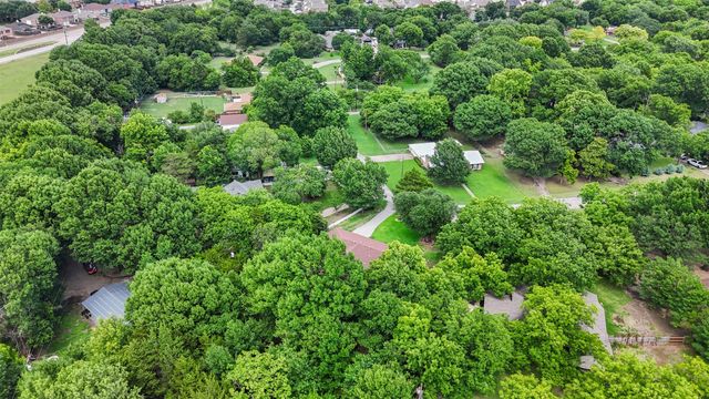325 Oakwood Drive, Lancaster, TX 75146