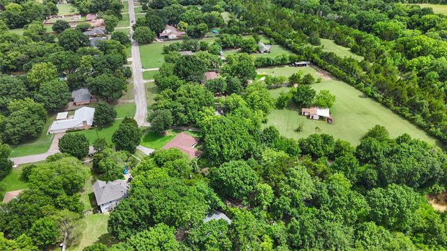 325 Oakwood Drive, Lancaster, TX 75146