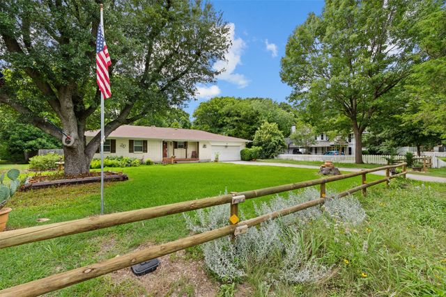 325 Oakwood Drive, Lancaster, TX 75146