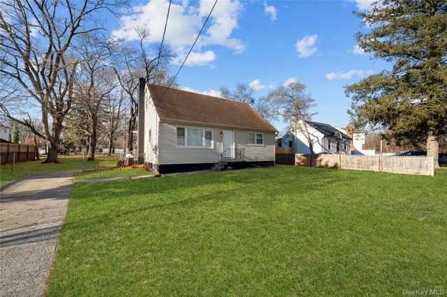 193 N Arizona Road, West Babylon, NY 11704