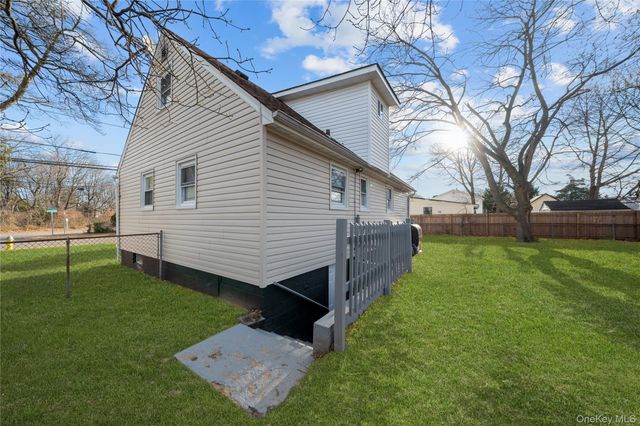 193 N Arizona Road, West Babylon, NY 11704