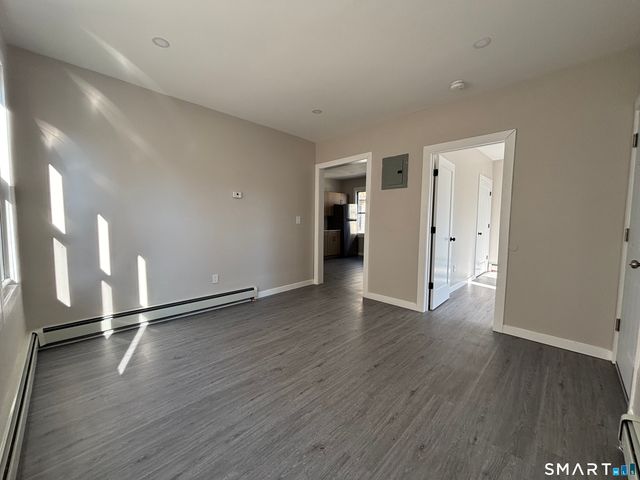 86 Waldorf Avenue, Bridgeport, CT 06605