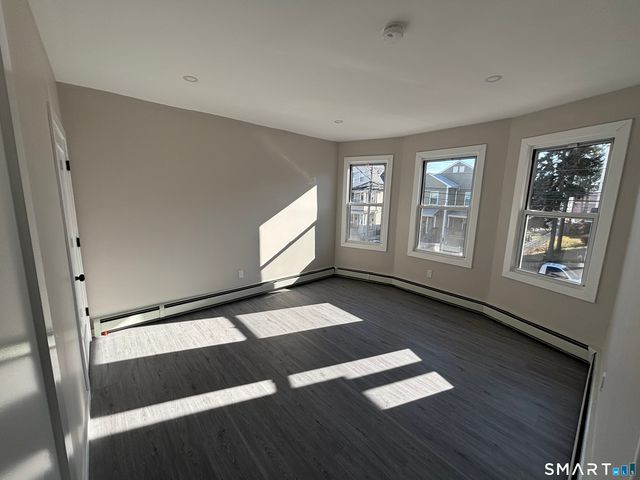 86 Waldorf Avenue, Bridgeport, CT 06605