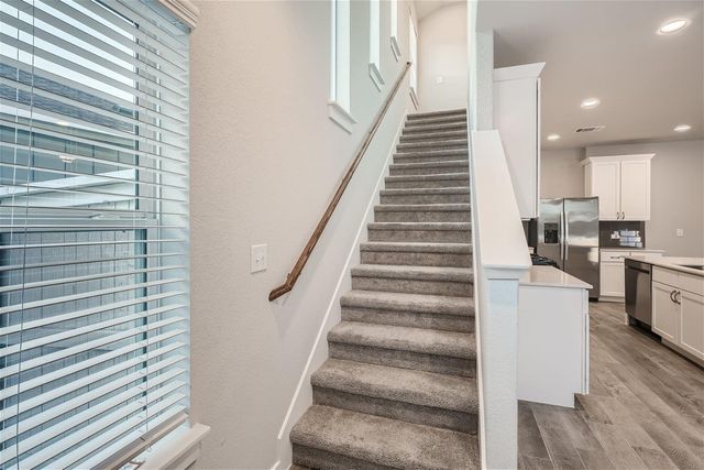 105 Appleberry LN, Elgin, TX 78621