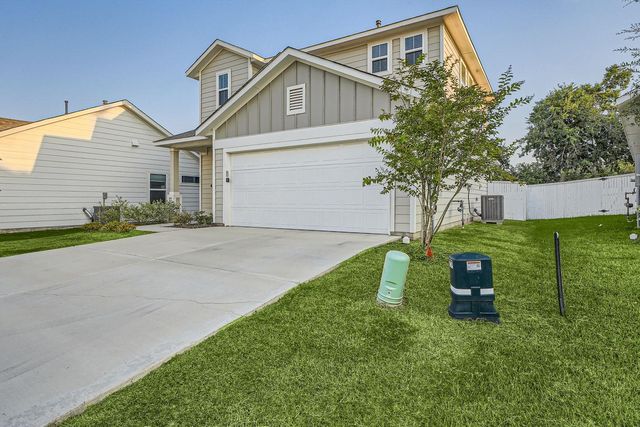 105 Appleberry LN, Elgin, TX 78621