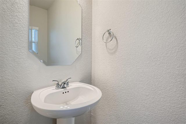 105 Appleberry LN, Elgin, TX 78621