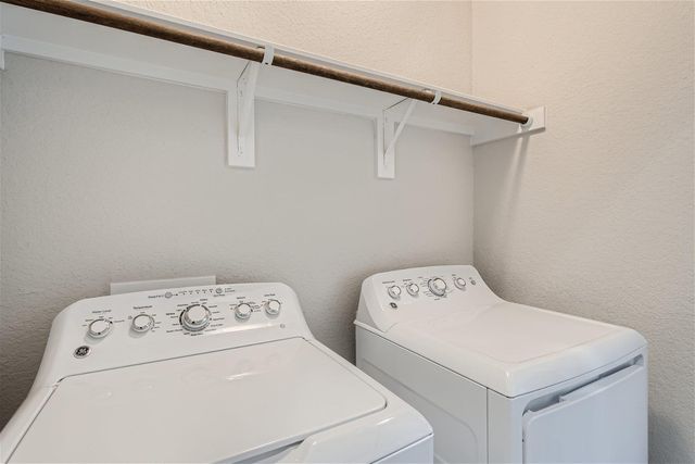105 Appleberry LN, Elgin, TX 78621