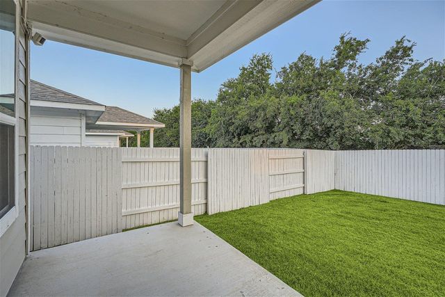 105 Appleberry LN, Elgin, TX 78621