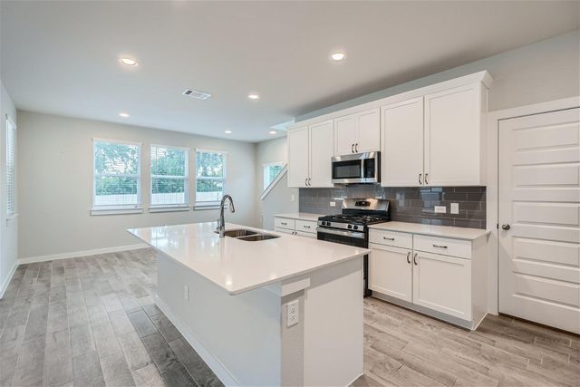105 Appleberry LN, Elgin, TX 78621