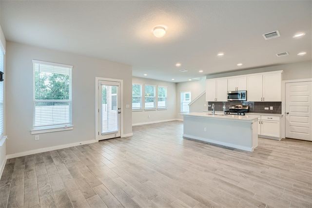 105 Appleberry LN, Elgin, TX 78621
