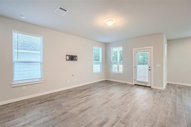 105 Appleberry LN, Elgin, TX 78621