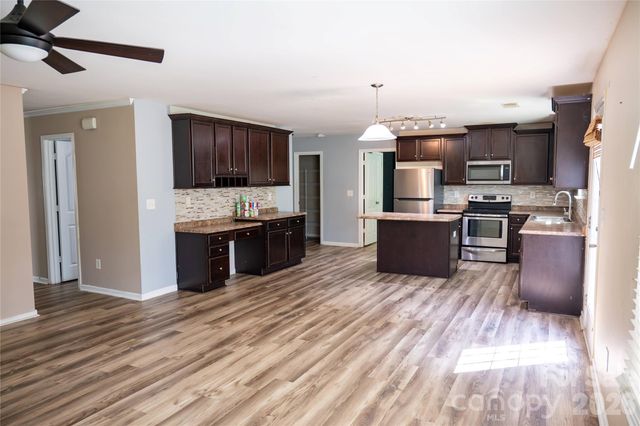 9702 Pond Vista Court, Charlotte, NC 28216