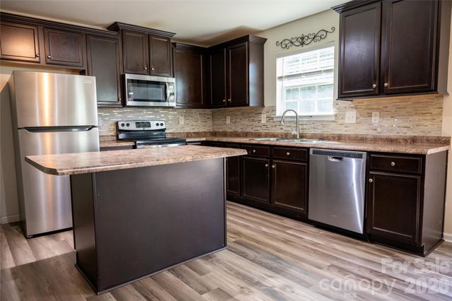9702 Pond Vista Court, Charlotte, NC 28216