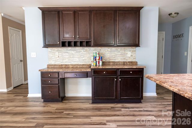 9702 Pond Vista Court, Charlotte, NC 28216