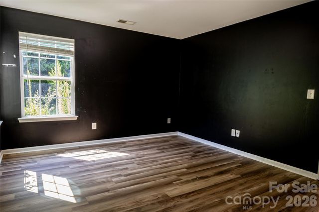 9702 Pond Vista Court, Charlotte, NC 28216