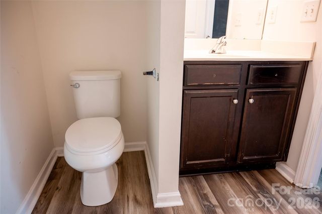 9702 Pond Vista Court, Charlotte, NC 28216