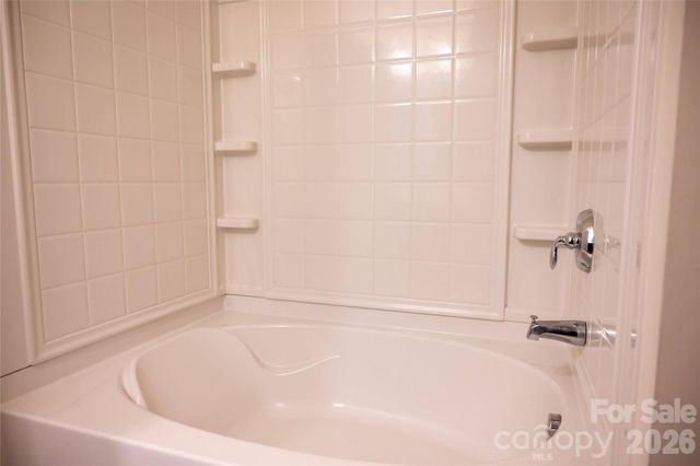 9702 Pond Vista Court, Charlotte, NC 28216