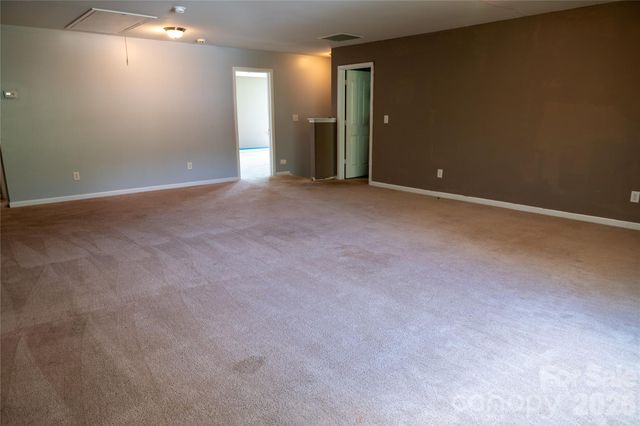 9702 Pond Vista Court, Charlotte, NC 28216