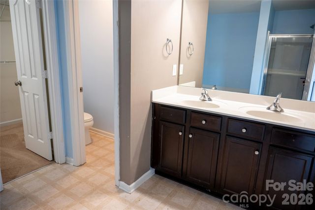 9702 Pond Vista Court, Charlotte, NC 28216