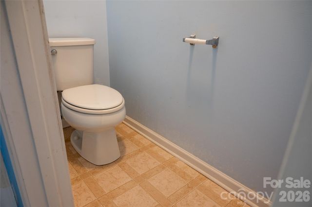 9702 Pond Vista Court, Charlotte, NC 28216