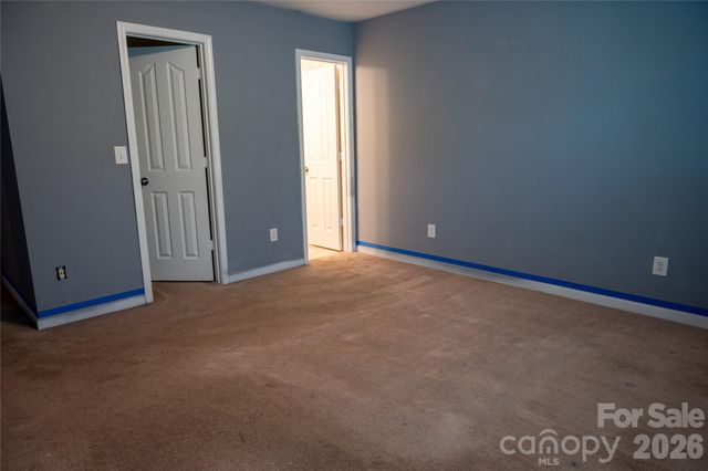 9702 Pond Vista Court, Charlotte, NC 28216