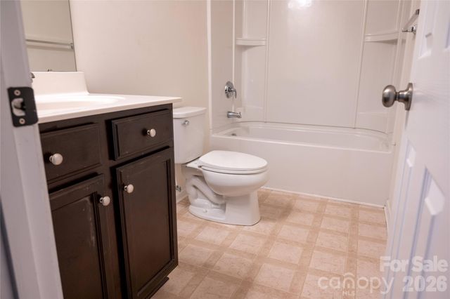 9702 Pond Vista Court, Charlotte, NC 28216