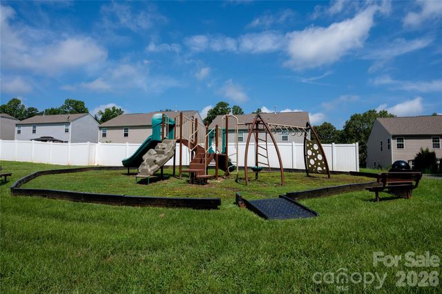 9702 Pond Vista Court, Charlotte, NC 28216