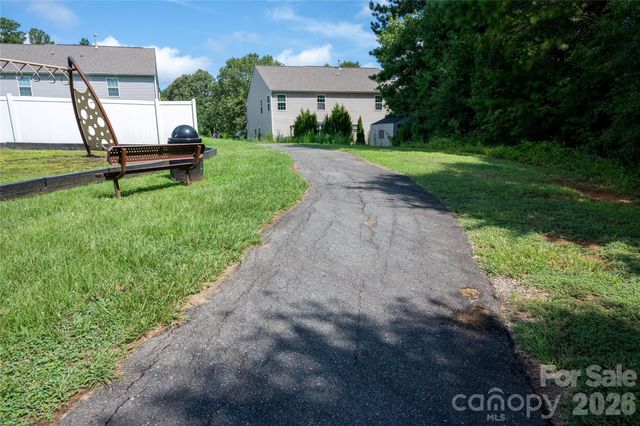 9702 Pond Vista Court, Charlotte, NC 28216