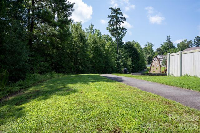9702 Pond Vista Court, Charlotte, NC 28216