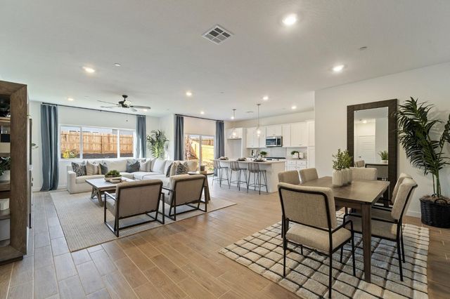 868 Traverse Drive S, Madera, CA 93636