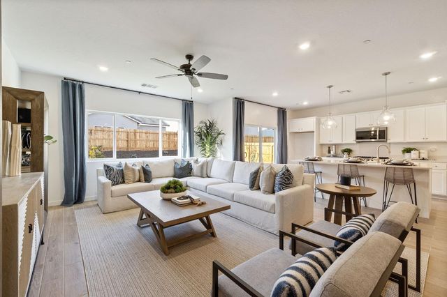 868 Traverse Drive S, Madera, CA 93636