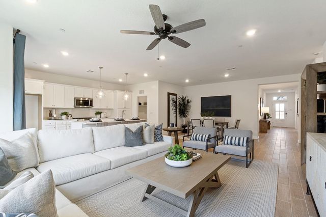 868 Traverse Drive S, Madera, CA 93636