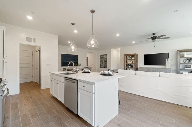 868 Traverse Drive S, Madera, CA 93636