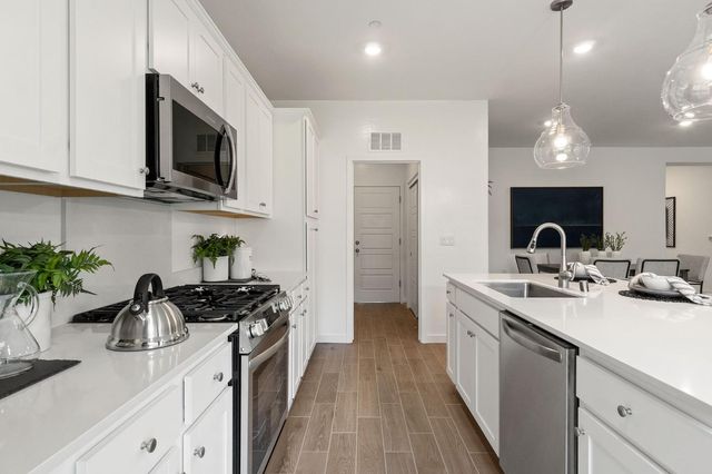 868 Traverse Drive S, Madera, CA 93636