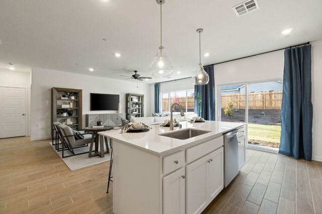 868 Traverse Drive S, Madera, CA 93636