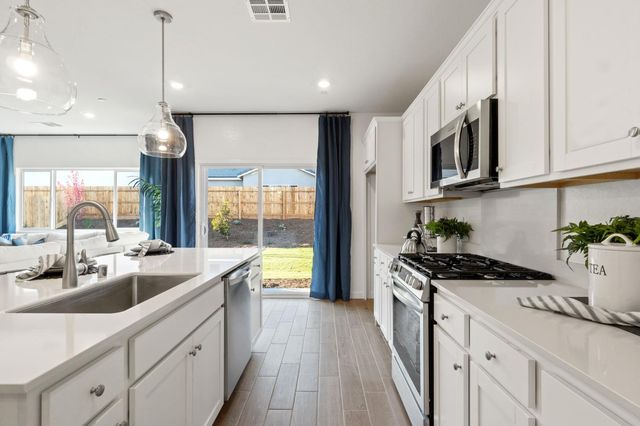 868 Traverse Drive S, Madera, CA 93636