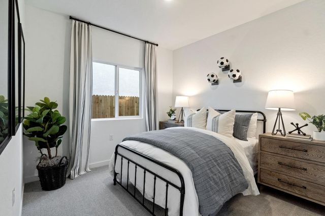 868 Traverse Drive S, Madera, CA 93636